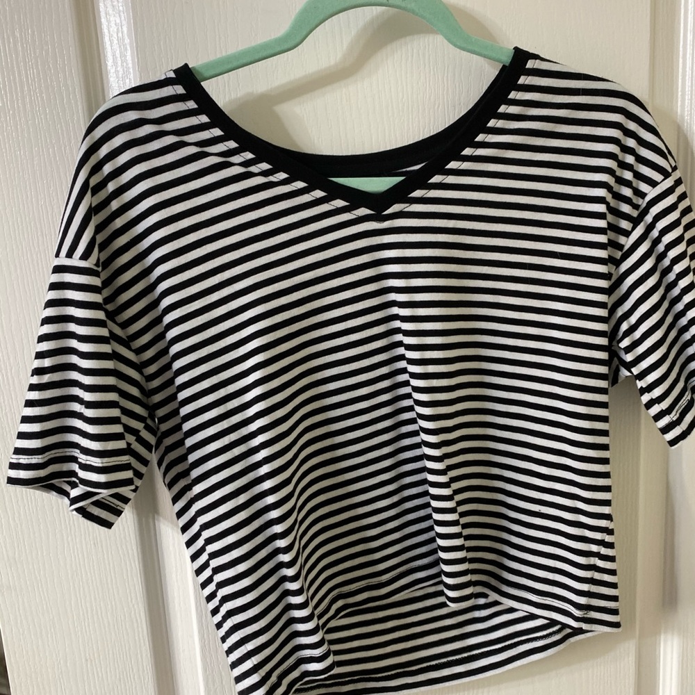 Black and white striped cropped shirt